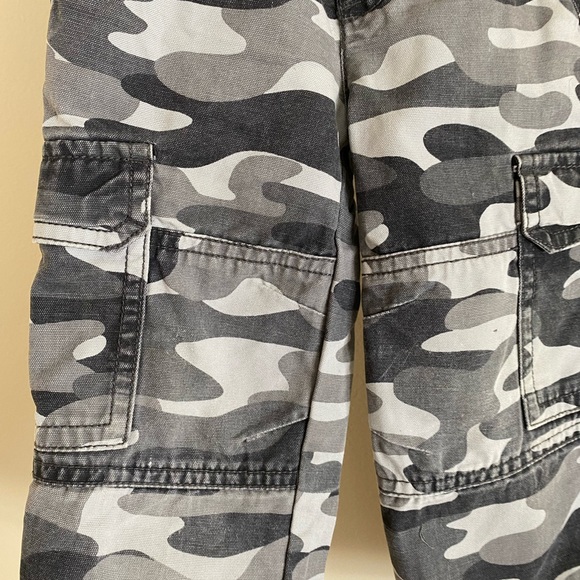 Gymboree camo cargo pants 18-24 mod - Picture 3 of 6